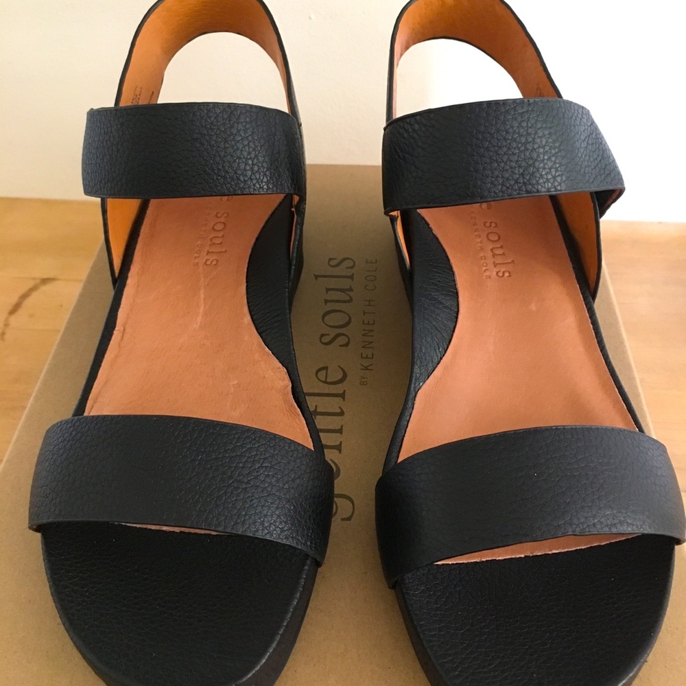 Gentle Souls black leather GISELE Two Band platform wedge sandal (8.5)